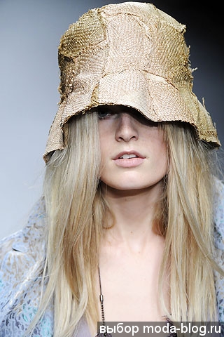 Панамы на показе burberry prorsum