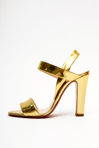 Золотые туфли от Christian Louboutin Золотые туфли от Christian Louboutin