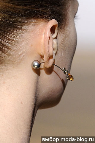 Модные серьги от Jil Sander