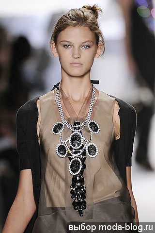 Колье от Vera Wang Колье от Vera Wang