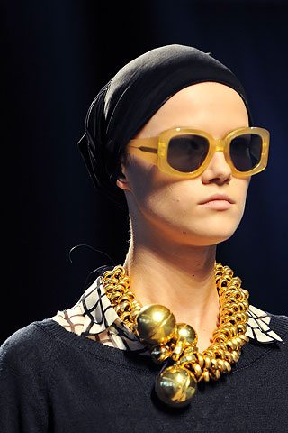 солнцезащитные очки 2009, на фото очки от dries van noten