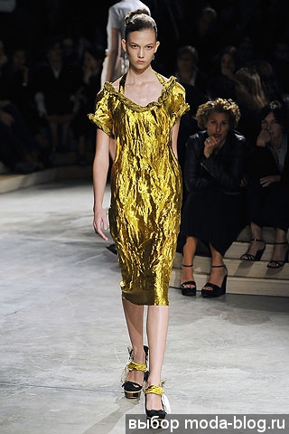 Модные платья сезона, на фото Prada