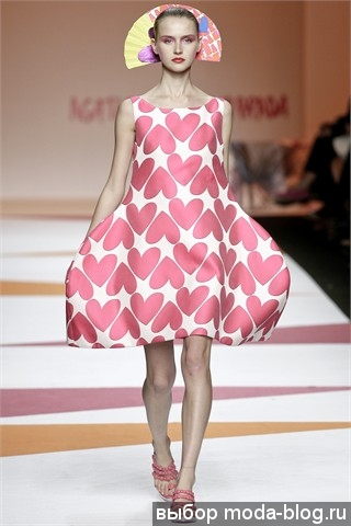 Платье с розовыми сердечками от agatha ruiz de la prada Платье с розовыми сердечками от agatha ruiz de la prada