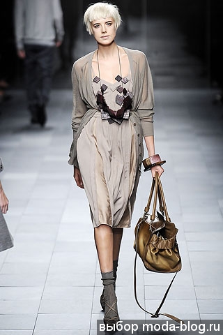 Кардиган поверх платья от Burberry Prorsum Кардиган поверх платья от Burberry Prorsum