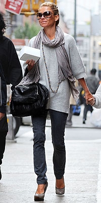 Kelly Ripa в шарфе Kelly Ripa в шарфе
